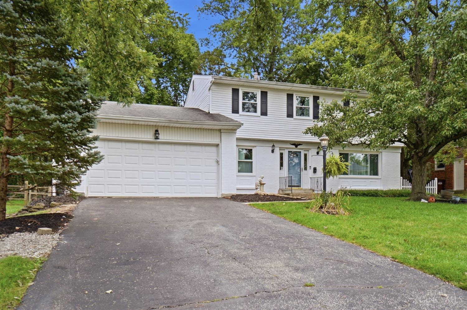 Photo 2 of Single family home for sale at 11962 Cedarcreek Dr, Springfield Twp., OH 45240 | MLS# 1894064 | Listing updated on 2026-09-17