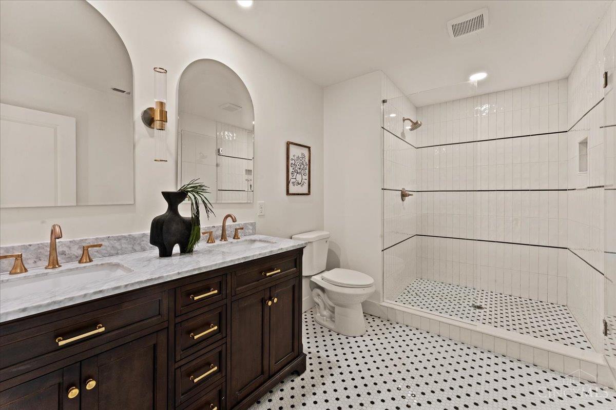 1570 St Leger Place, Cincinnati, OH, 45207 — photo 32