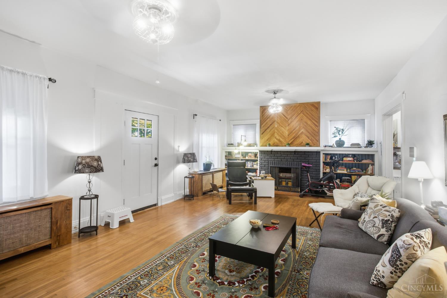Photo 3 of Single family home for sale at 215 S Wayne Ave, Lockland, OH 45215 | MLS# 1893801 | Listing updated on 2026-09-15
