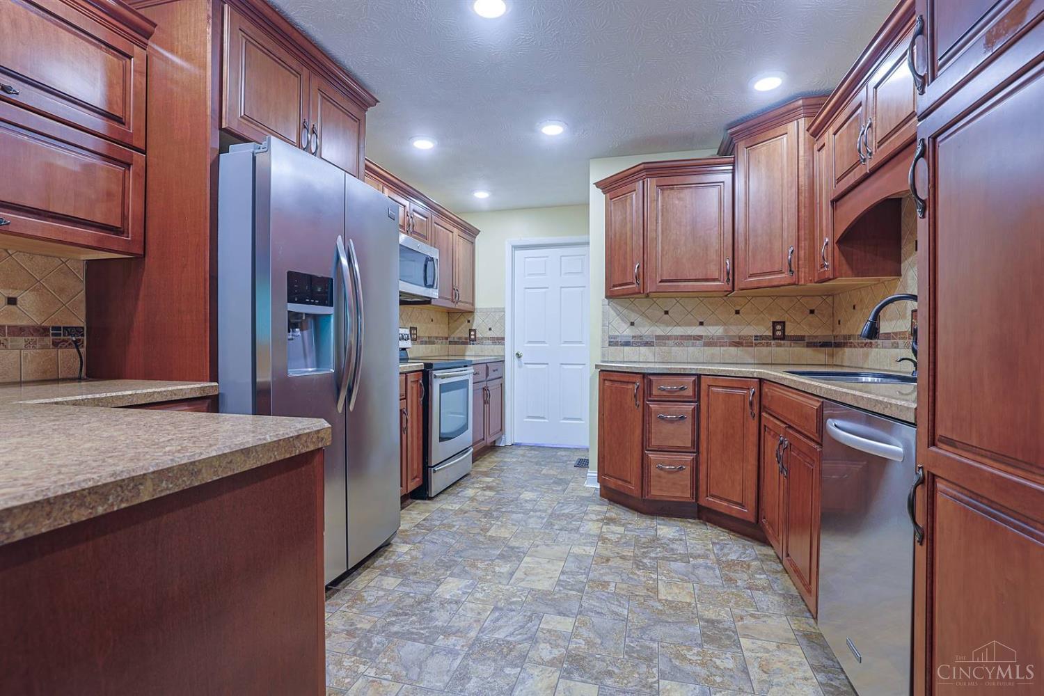 3351 Lindsay Lane #33, Colerain Twp, OH, 45251 — photo 10