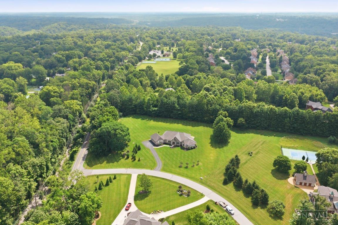 Photo 3 of Single family home for sale at 2 Birdhaven Ln, Montgomery, OH 45242 | MLS# 1894000 | Listing updated on 2026-09-17