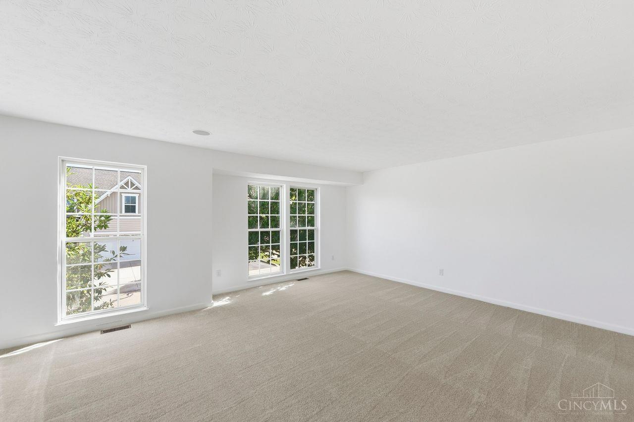 Listing Photo 4 - Condo for sale in building located at 7471 Victoria Fls Ave, Maineville, OH 45039