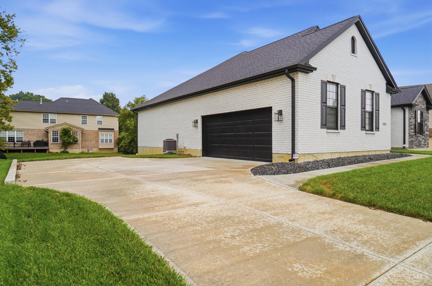 Photo 4 of Single family home for sale at 5409 Rentschler Ests Dr, Fairfield Twp, OH 45011 | MLS# 1893441 | Listing updated on 2026-09-22