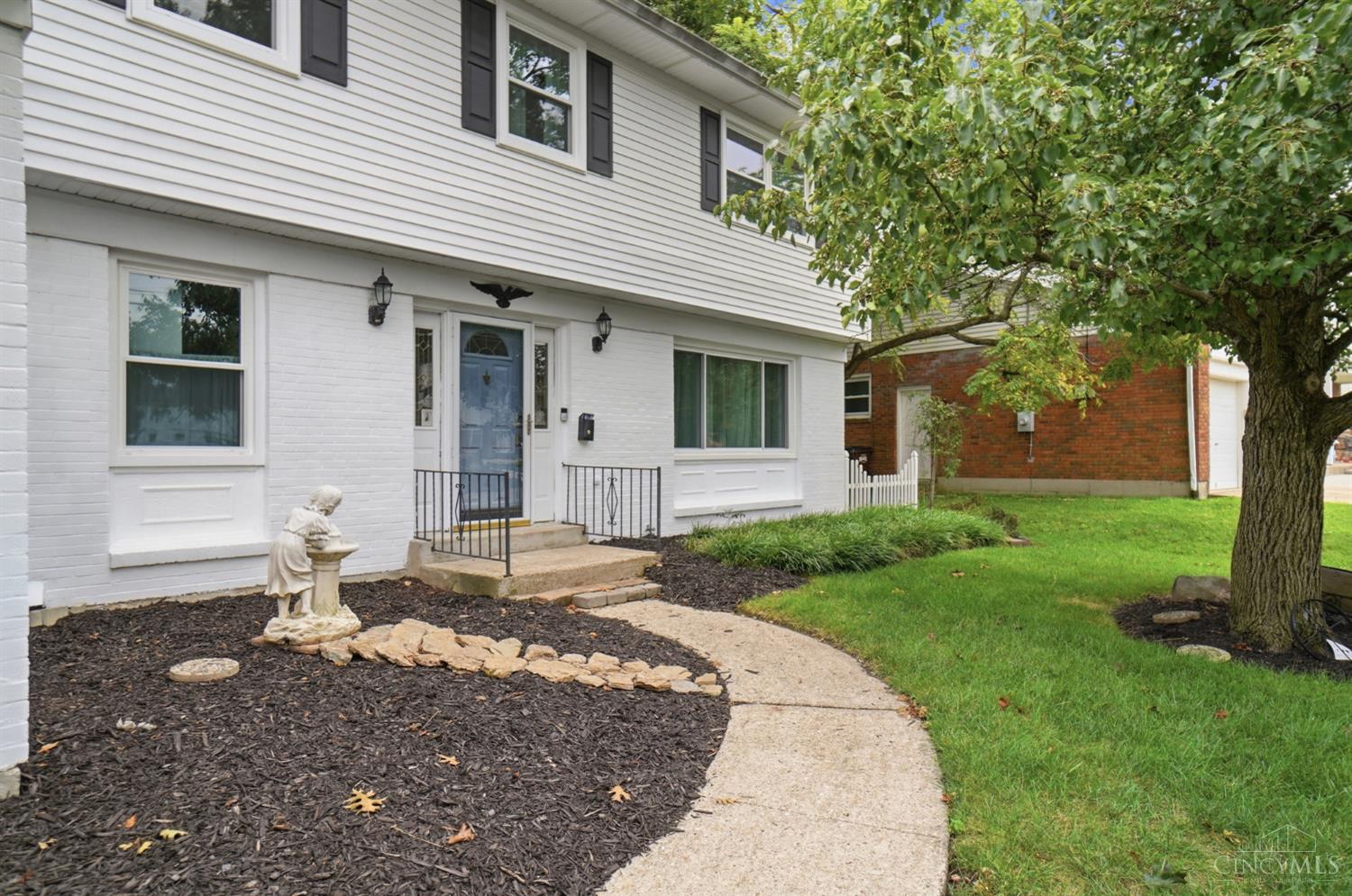 Photo 3 of Single family home for sale at 11962 Cedarcreek Dr, Springfield Twp., OH 45240 | MLS# 1894064 | Listing updated on 2026-09-17