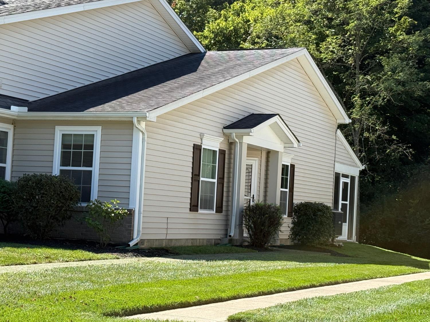 Listing Photo 2 - Condo for sale in building located at 3288 Thoroughbred Dr, Loveland, OH 45140 - Unit #