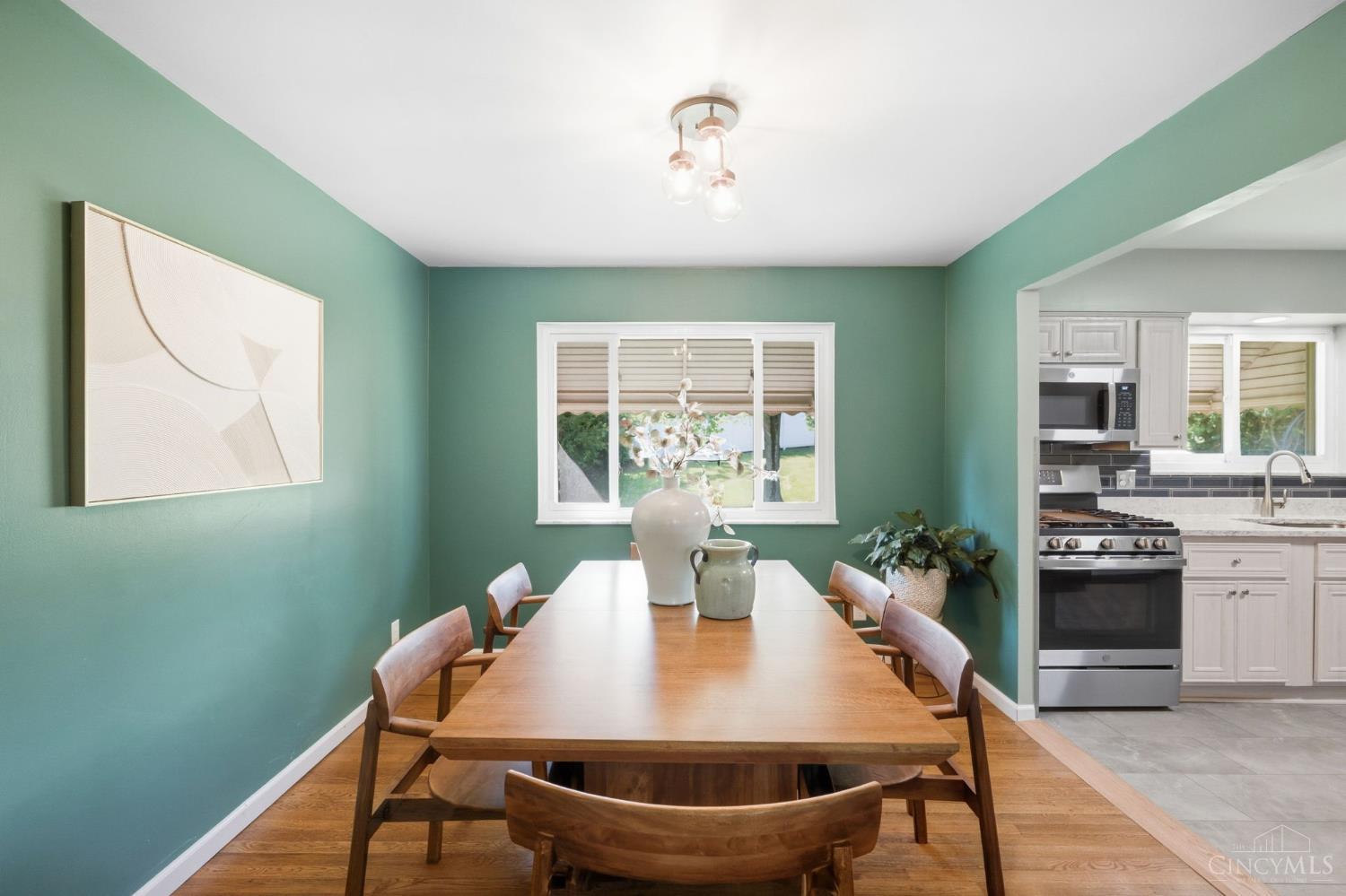 Photo 4 of Single family home for sale at 979 Hilliard Dr, Delhi Twp, OH 45238 | MLS# 1894143 | Listing updated on 2026-09-18