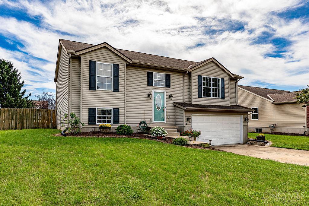 Photo 3 of Single family home for sale at 925 Autumn Ct, Trenton, OH 45067 | MLS# 1887183 | Listing updated on 2026-09-18