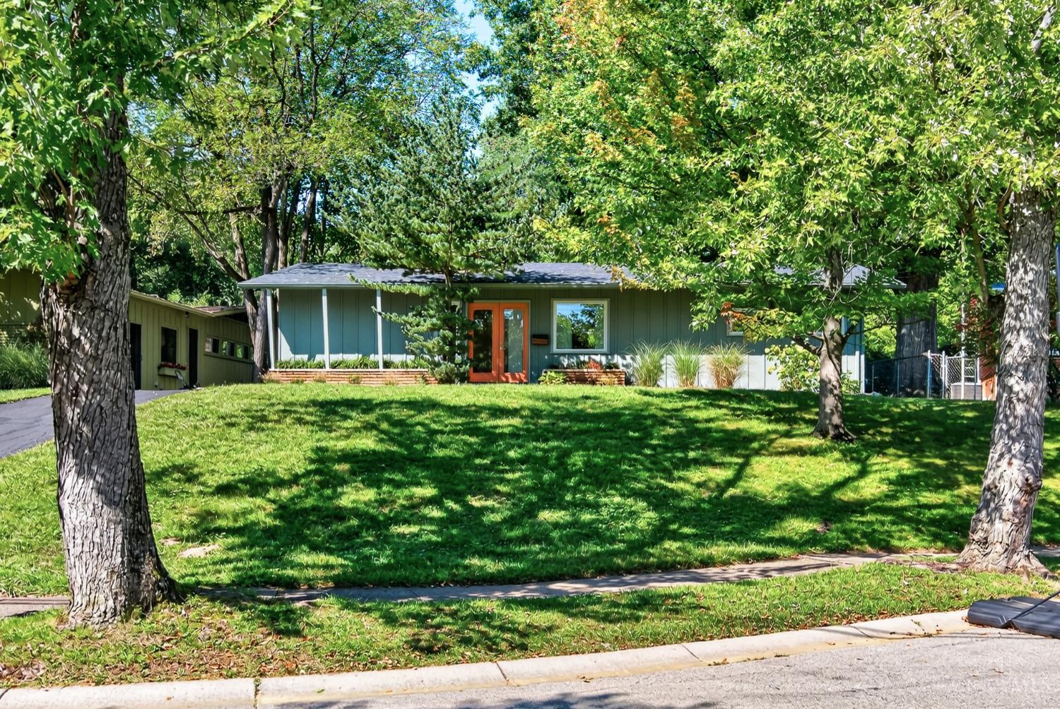Photo 3 of Single family home for sale at 1995 Honeysuckle Ln, Cincinnati, OH 45230 | MLS# 1892294 | Listing updated on 2026-09-19