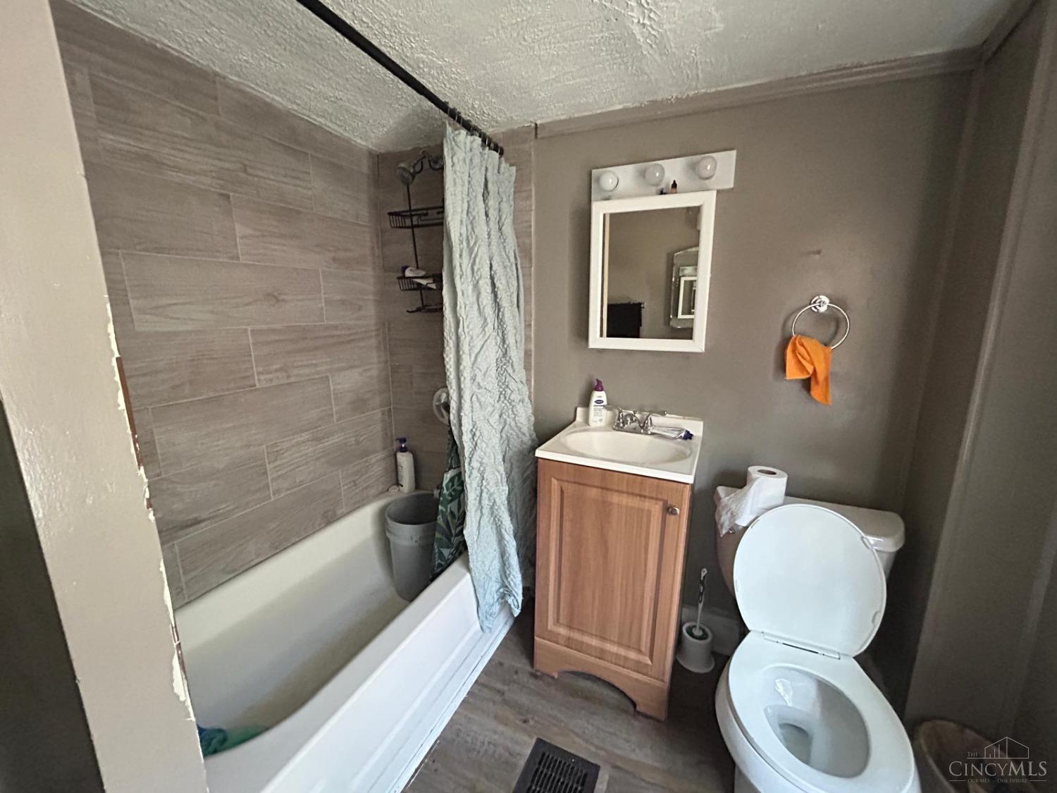 Photo 3 of Single family home for sale at 1242 Quebec Rd, Cincinnati, OH 45205 | MLS# 1894240 | Listing updated on 2026-09-17