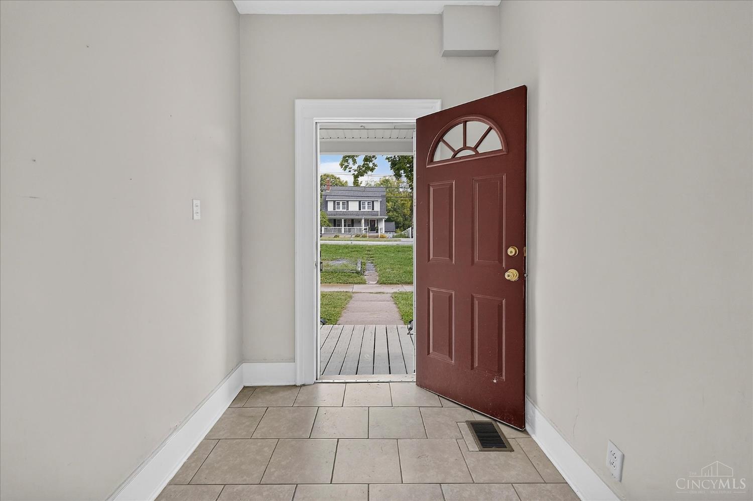 Photo 2 of Single family home for sale at 337 E Main St, Hillsboro, OH 45133 | MLS# 1894085 | Listing updated on 2026-09-17