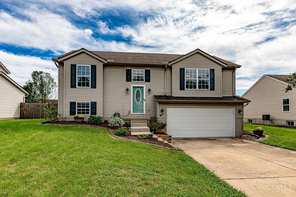 Photo 3 of Single family home for sale at 925 Autumn Ct, Trenton, OH 45067 | MLS# 1887183 | Listing updated on 2026-09-18