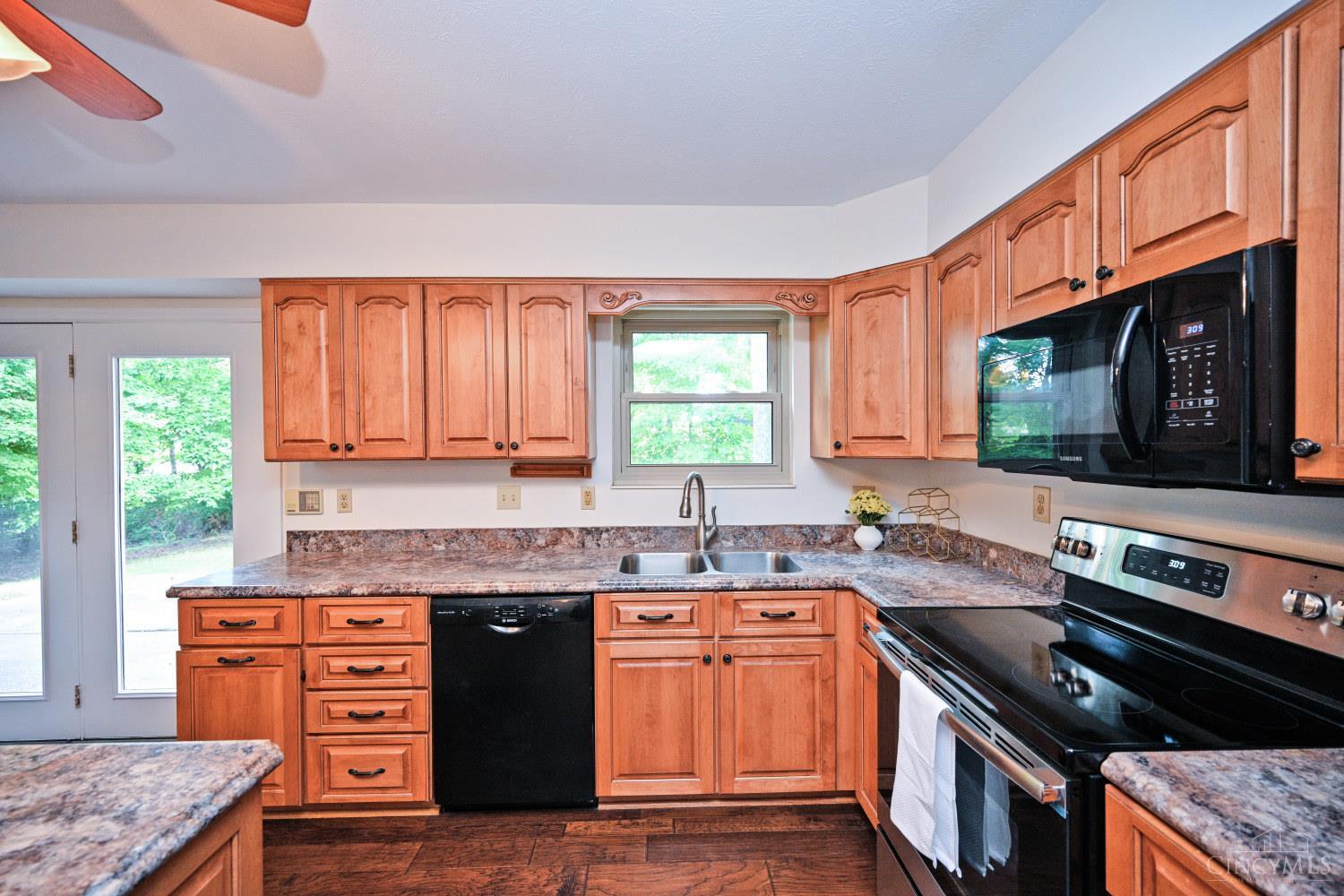 8738 Sarahs Bend Drive, Colerain Twp, OH, 45251 — photo 9