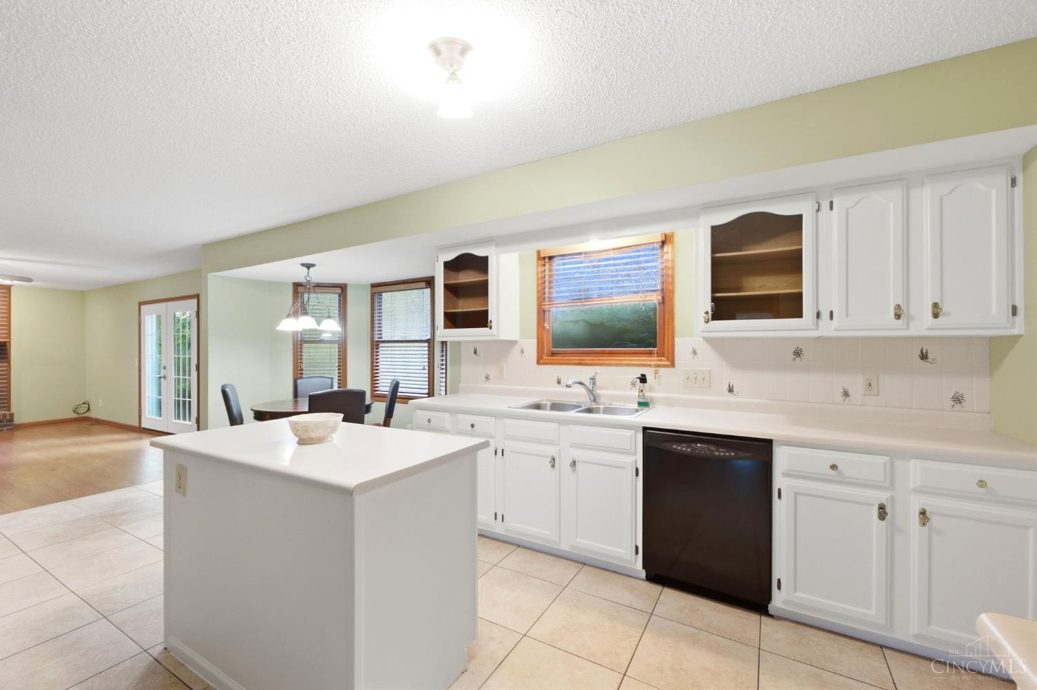 6091 Blueberry Drive, Liberty Twp, OH, 45011 — photo 15