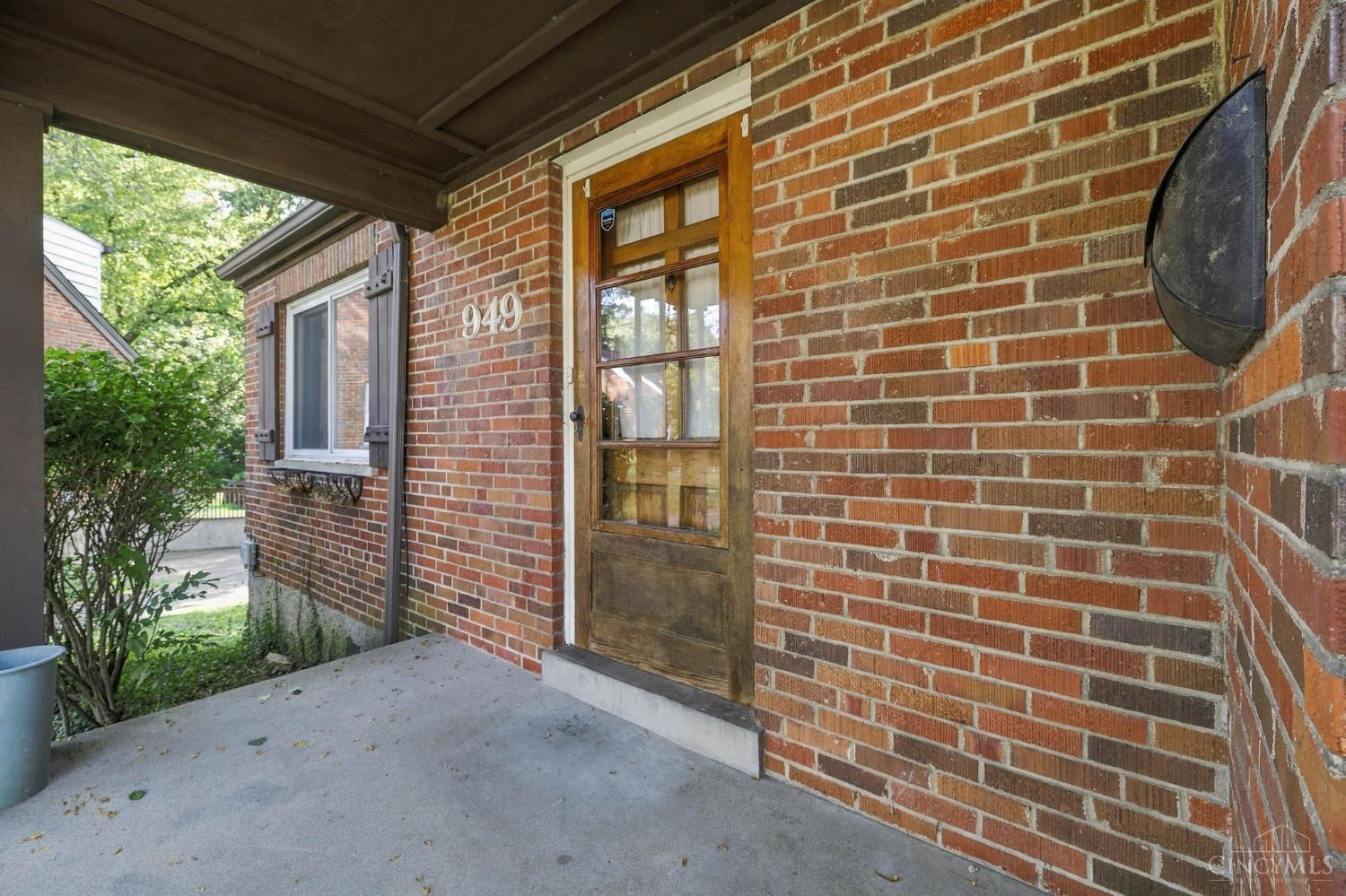 Photo 4 of Single family home for sale at 949 Winsray Ct, Springfield Twp., OH 45224 | MLS# 1893994 | Listing updated on 2026-09-18