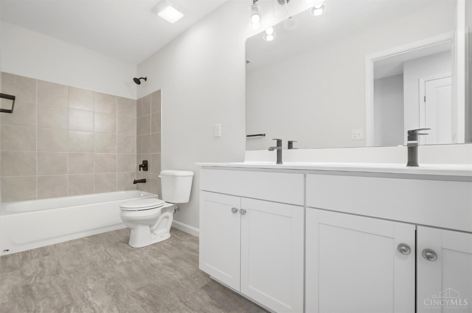 5785 Turning Leaf Way, Hamilton Twp, OH, 45039 — photo 25