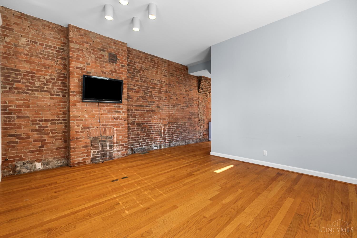 Photo 4 of Condo for sale at 561 Milton St #O, Cincinnati, OH 45202 | MLS# 1894073 | Listing updated on 2026-09-18