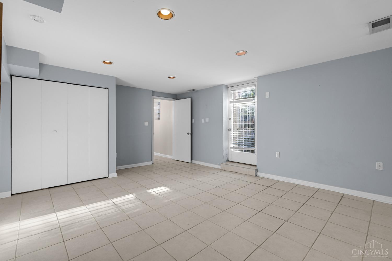 561 Milton Street #O, Cincinnati, OH, 45202 — photo 42