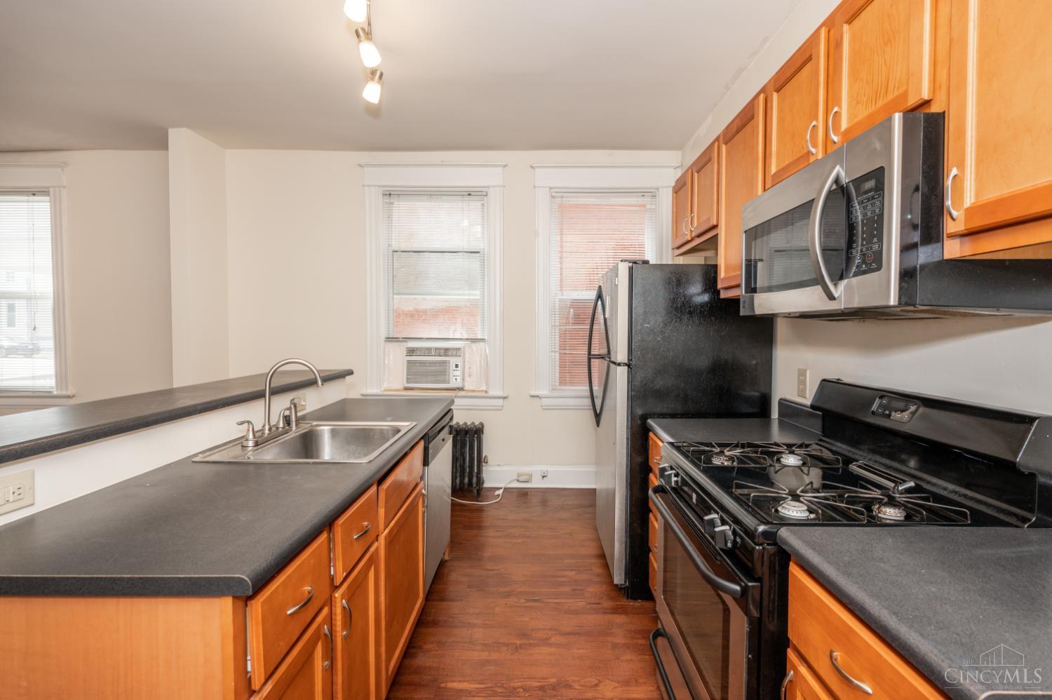 Photo 4 of Single family home for sale at 2921 Bellevue Ave, Cincinnati, OH 45219 | MLS# 1893083 | Listing updated on 2026-09-18