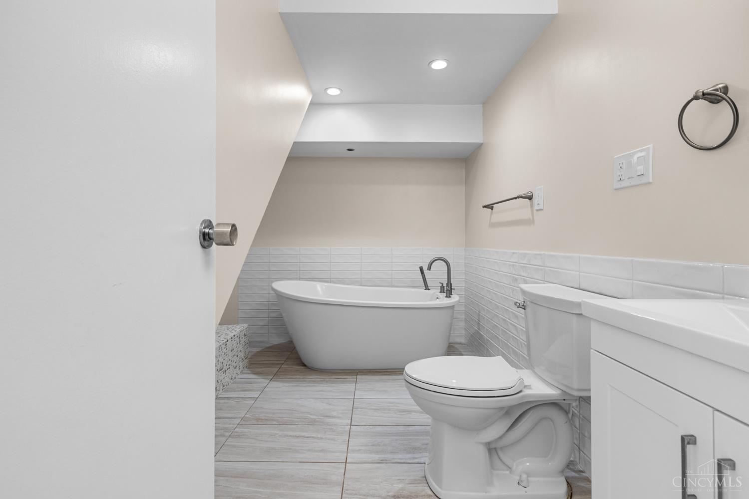 561 Milton Street #O, Cincinnati, OH, 45202 — photo 37