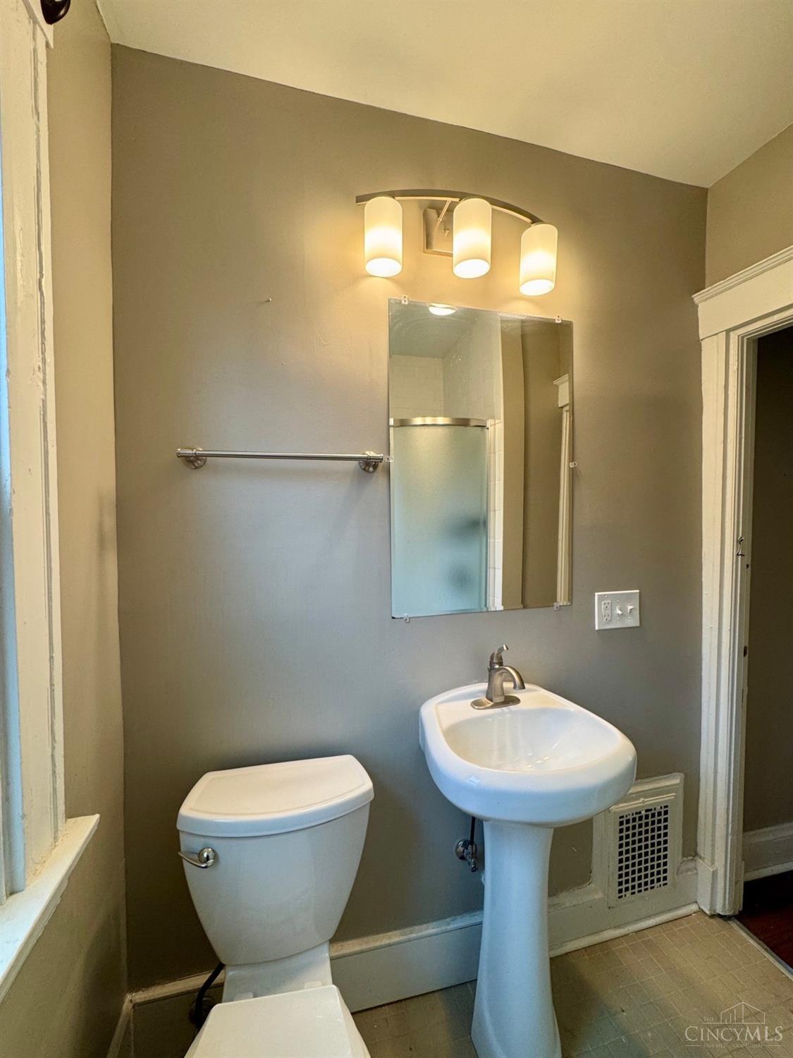 2806 Observatory Avenue, Cincinnati, OH, 45208 — photo 23