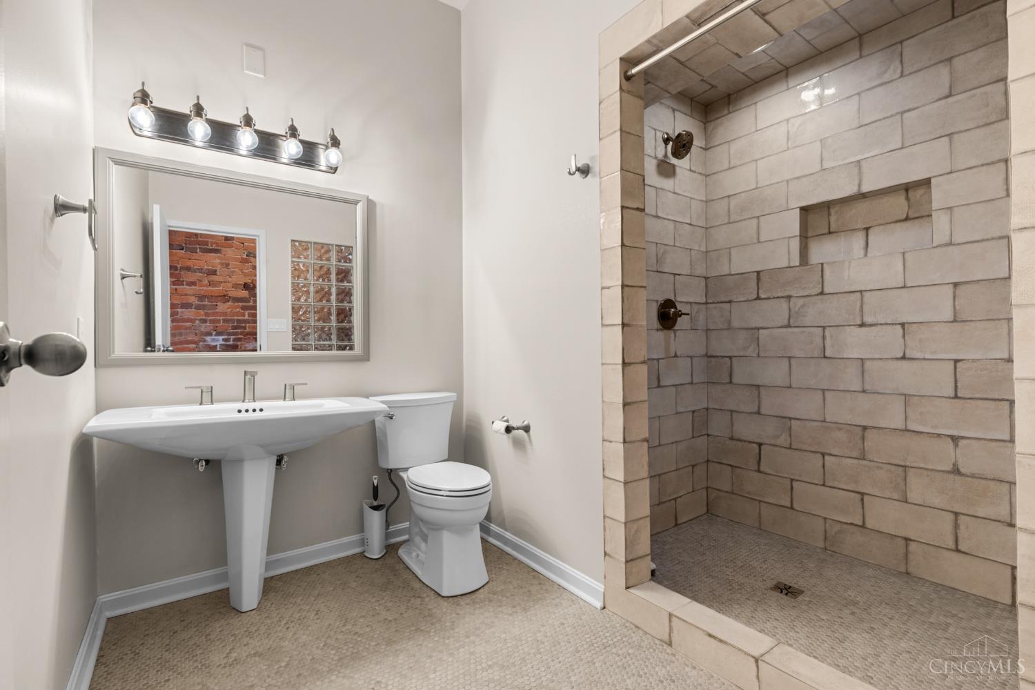 561 Milton Street #O, Cincinnati, OH, 45202 — photo 19