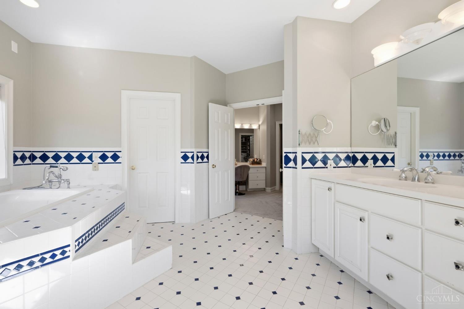 1204 Red Roan Drive, Miami Twp, OH, 45140 — photo 14
