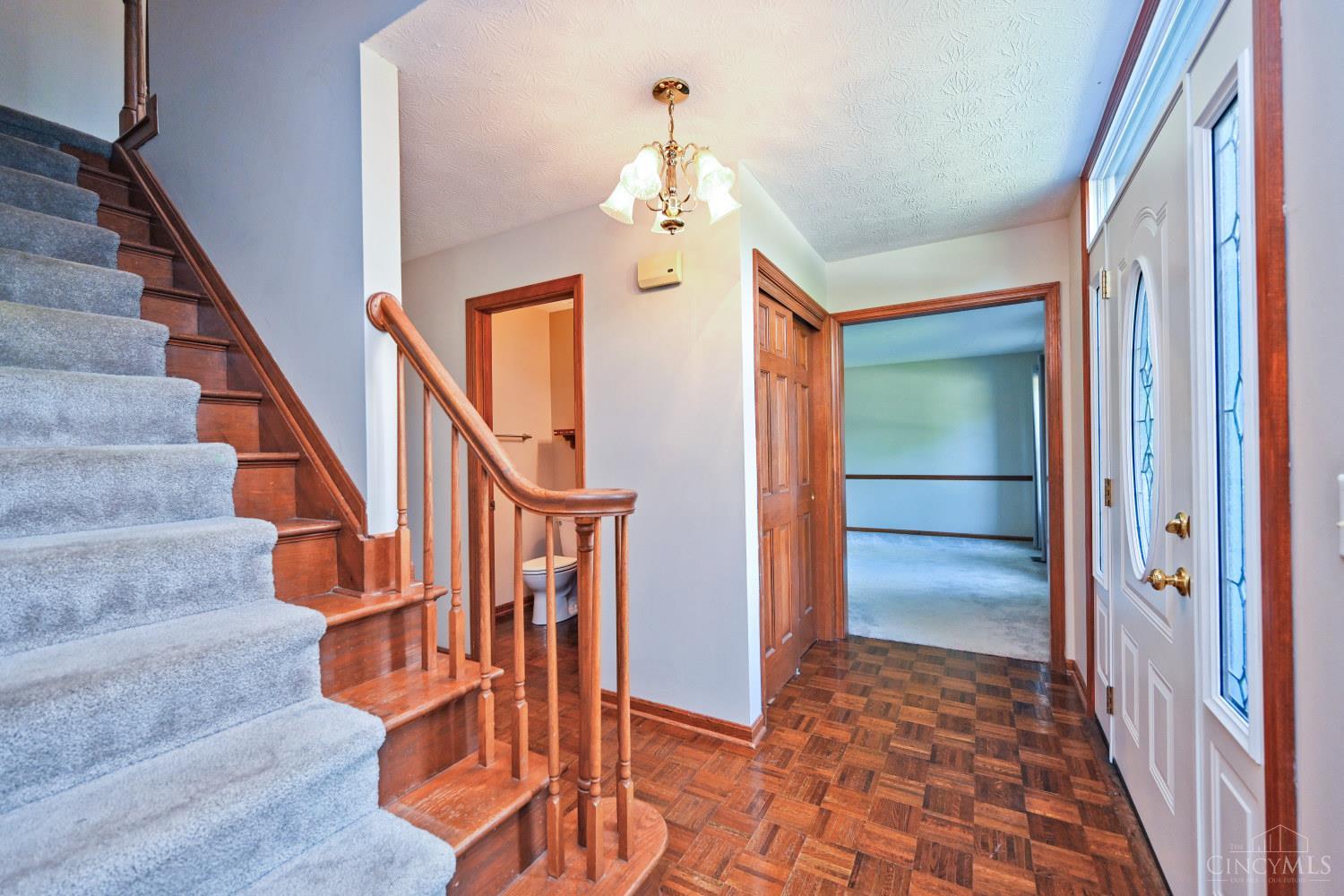 Photo 4 of Sale Pending at 7463 Kingston Hl Ct, Cincinnati, OH 45255 | MLS# 1894478 | Listing updated on 2026-09-18