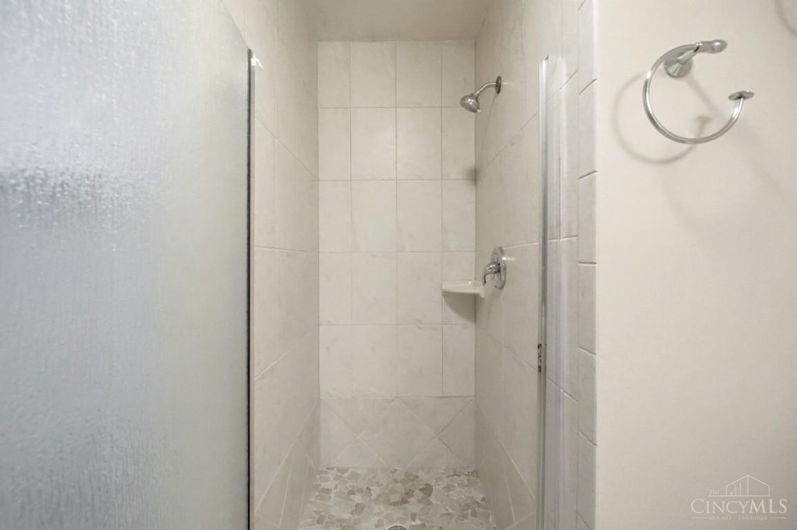 7590 Rolling Meadows Drive, West Chester, OH, 45069 — photo 27