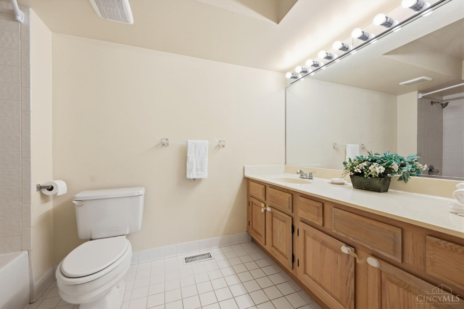 6865 Fox Hill Lane, Madeira, OH, 45236 — photo 34