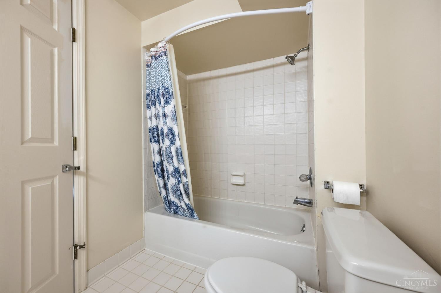 6865 Fox Hill Lane, Madeira, OH, 45236 — photo 33