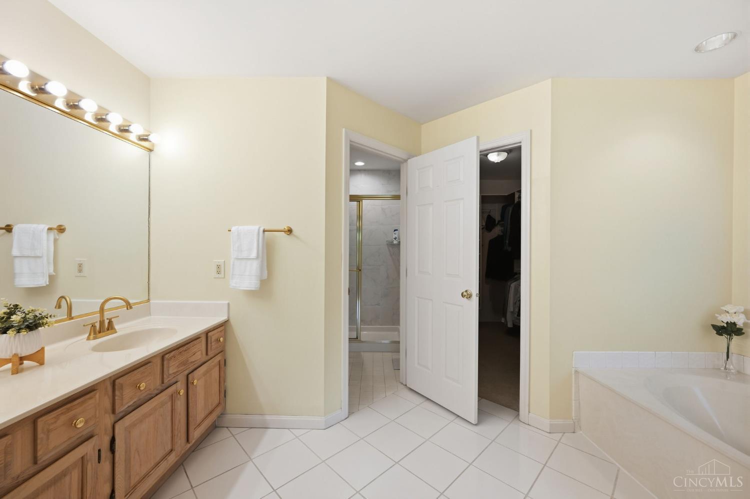 6865 Fox Hill Lane, Madeira, OH, 45236 — photo 24