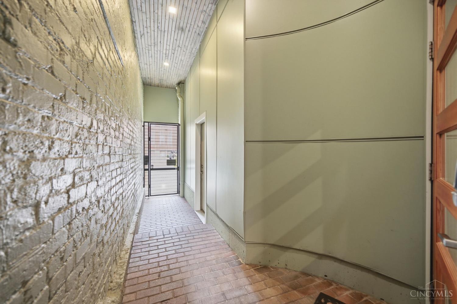 208 Wade Street, Cincinnati, OH, 45202 — photo 45
