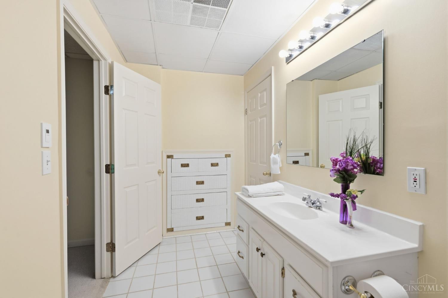 6865 Fox Hill Lane, Madeira, OH, 45236 — photo 47