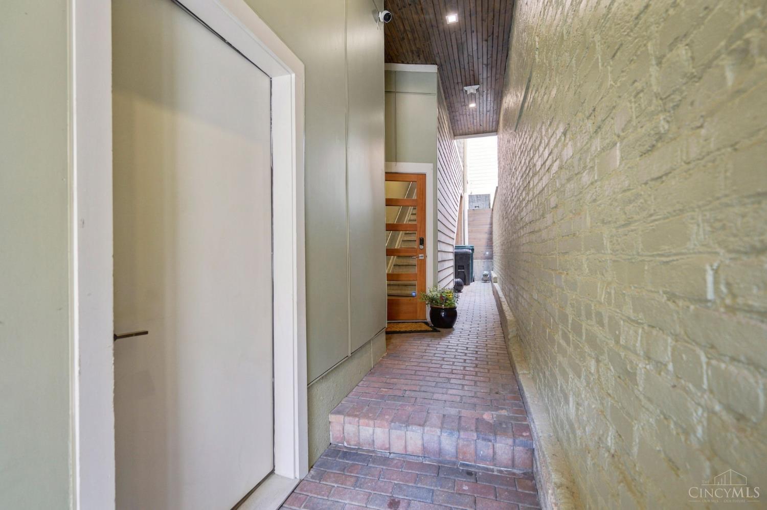208 Wade Street, Cincinnati, OH, 45202 — photo 44