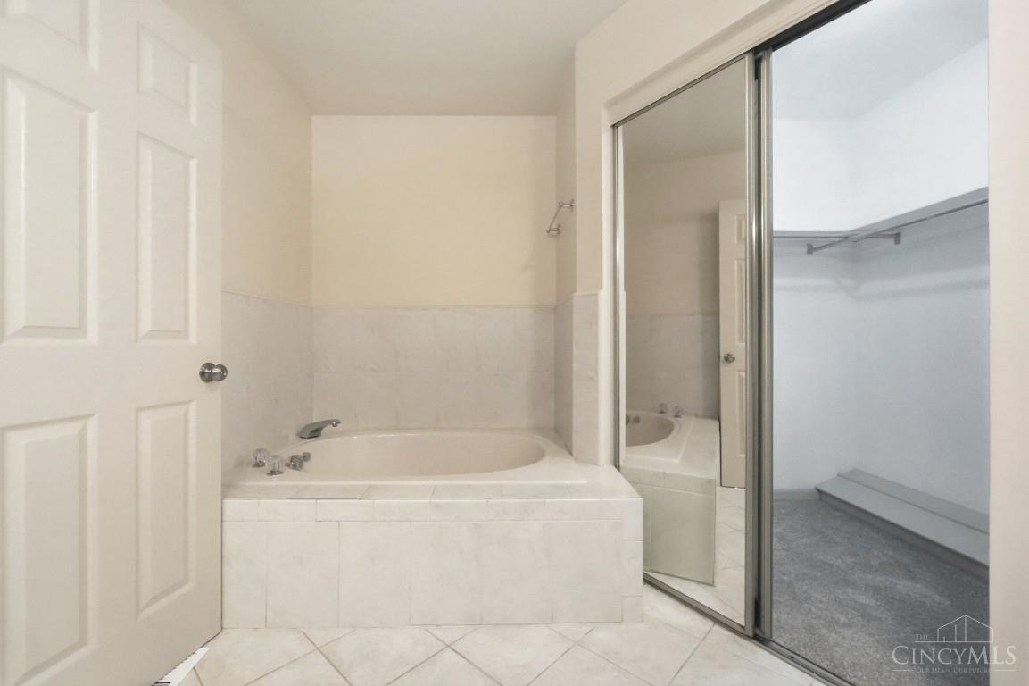 7590 Rolling Meadows Drive, West Chester, OH, 45069 — photo 25