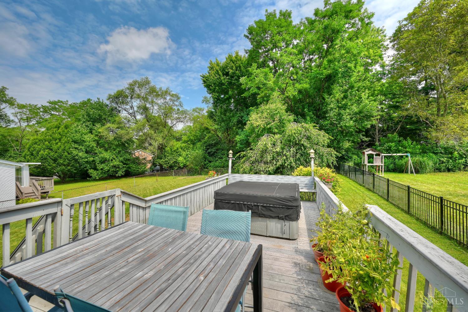 Photo 3 of Sale Pending at 960 Butterfly Ct, Springfield Twp., OH 45231 | MLS# 1894671 | Listing updated on 2026-09-25