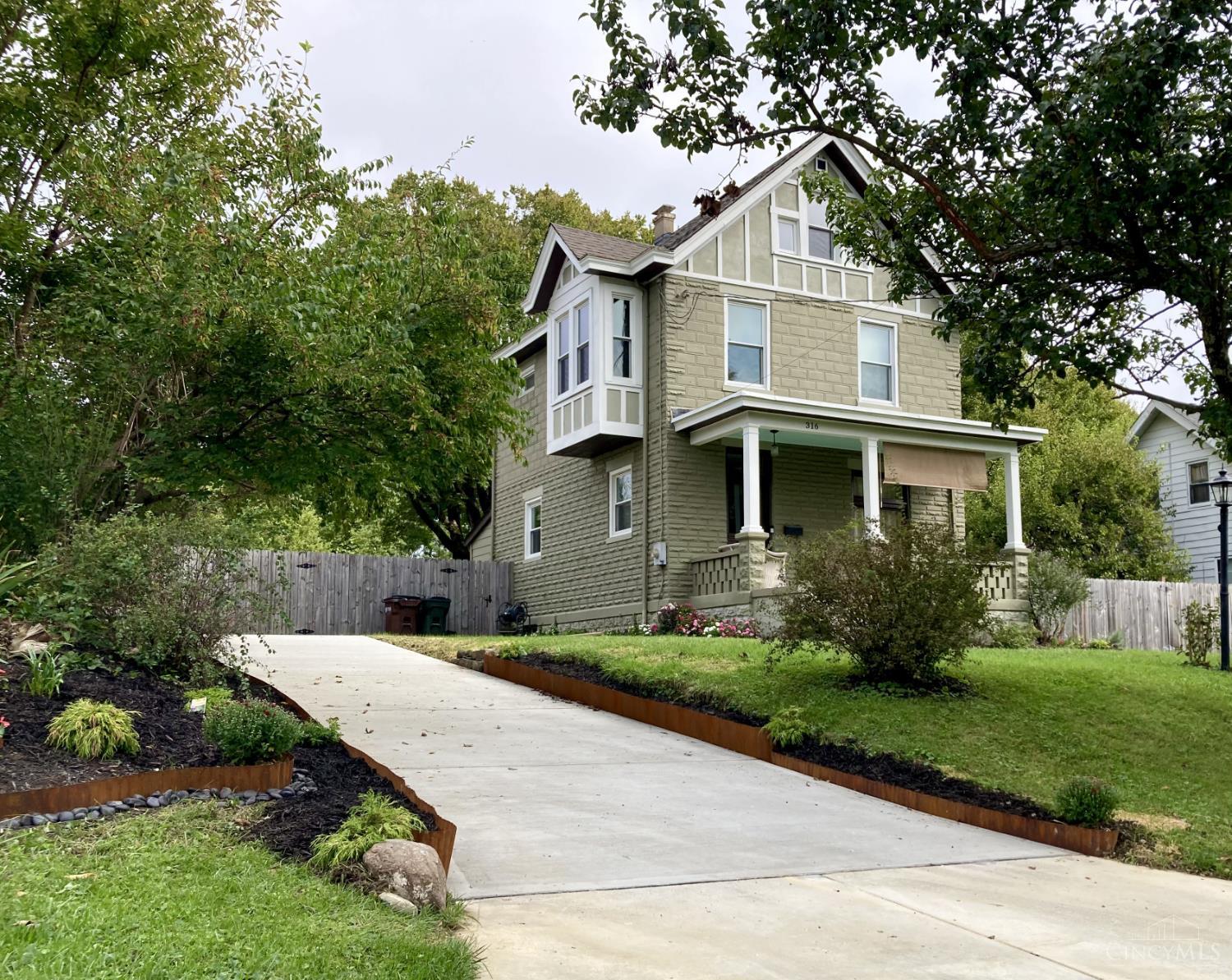 316 Pendery Avenue