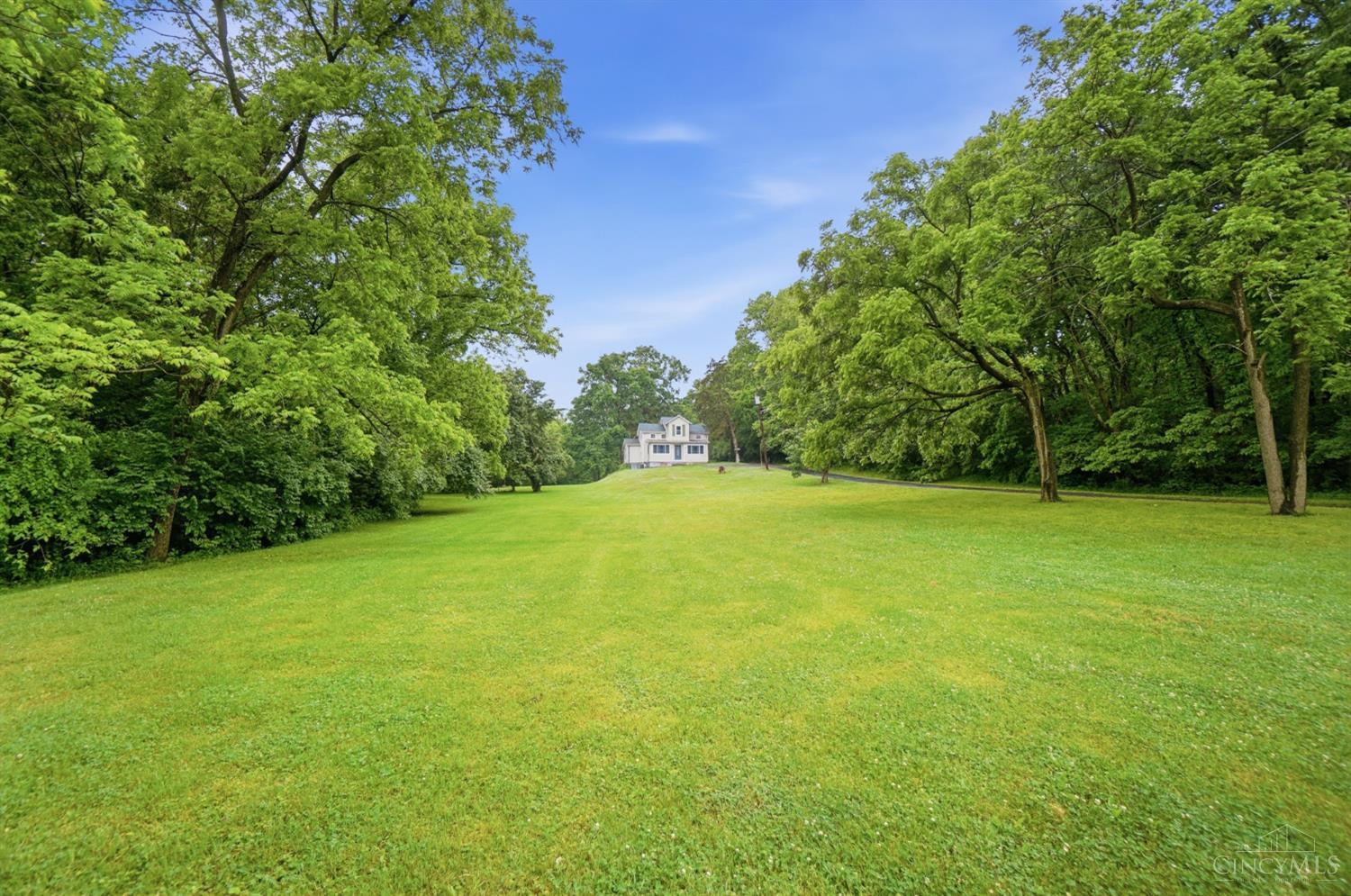 Photo 2 of Single family home for sale at 6951 Lesourdsville W Chester Rd, Liberty Twp, OH 45011 | MLS# 1894656 | Listing updated on 2026-09-22