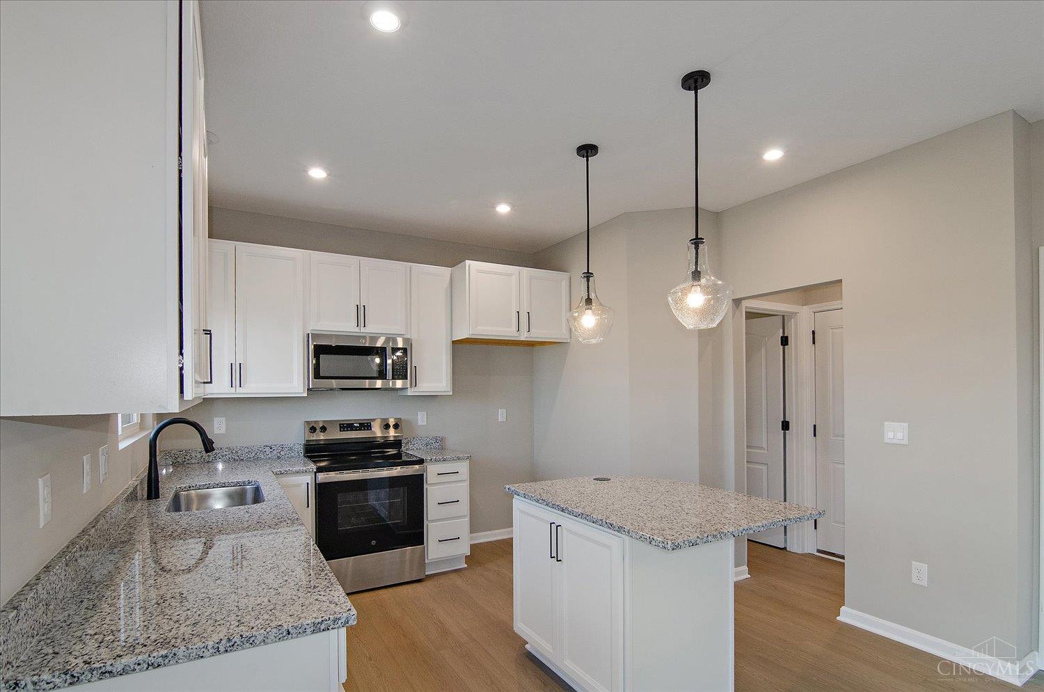 154 Kenneth Hamilton Way, Yellow Springs, OH, 45387 — photo 3