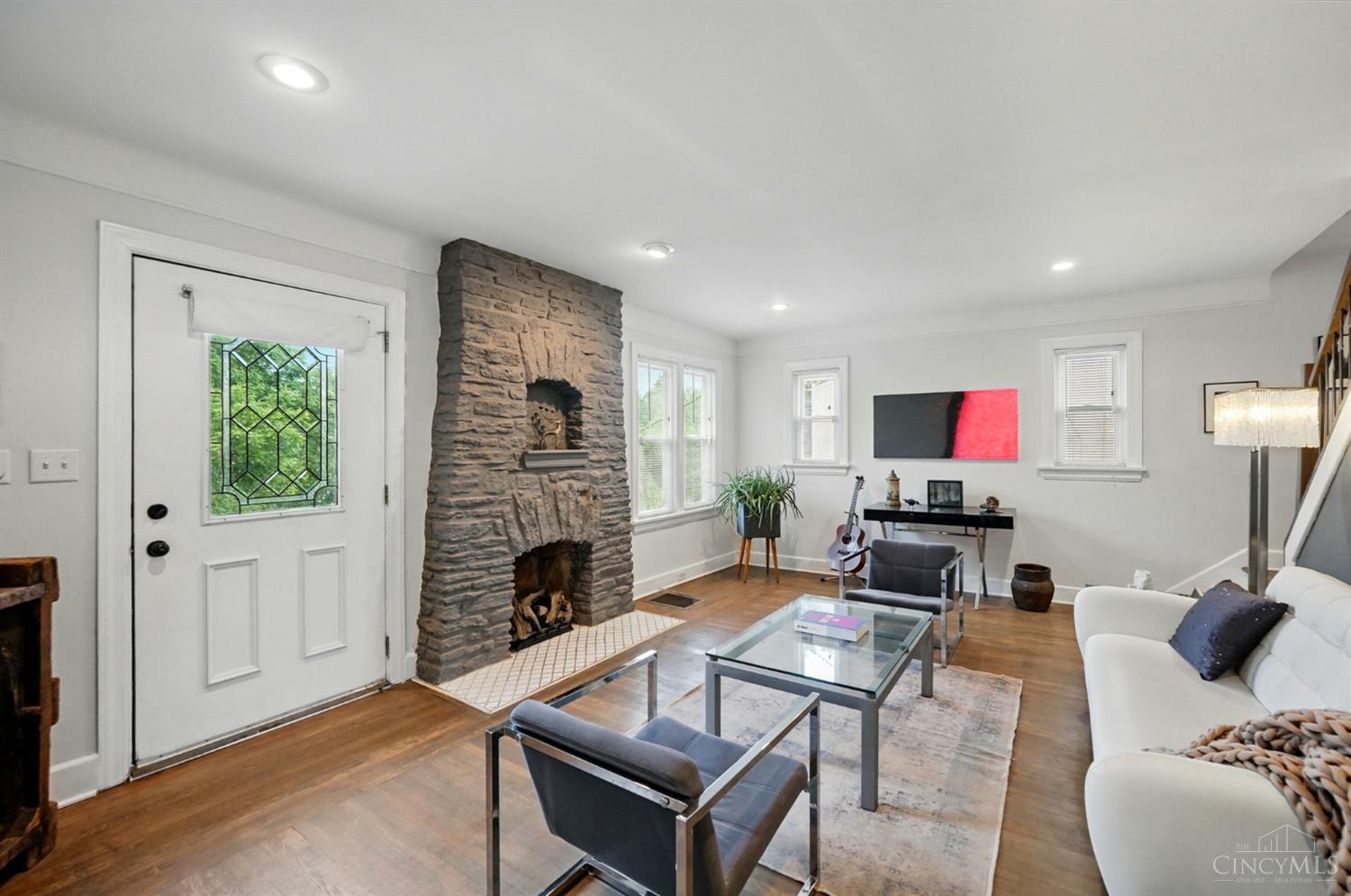 Photo 3 of Single family home for sale at 130 Mary Ln, Cincinnati, OH 45217 | MLS# 1894713 | Listing updated on 2026-09-23