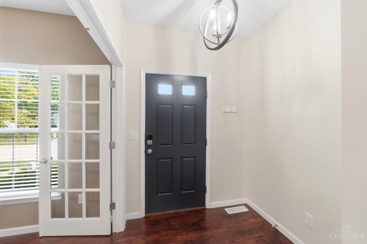 385 Indian Lake Drive, Hamilton Twp, OH, 45039 — photo 5