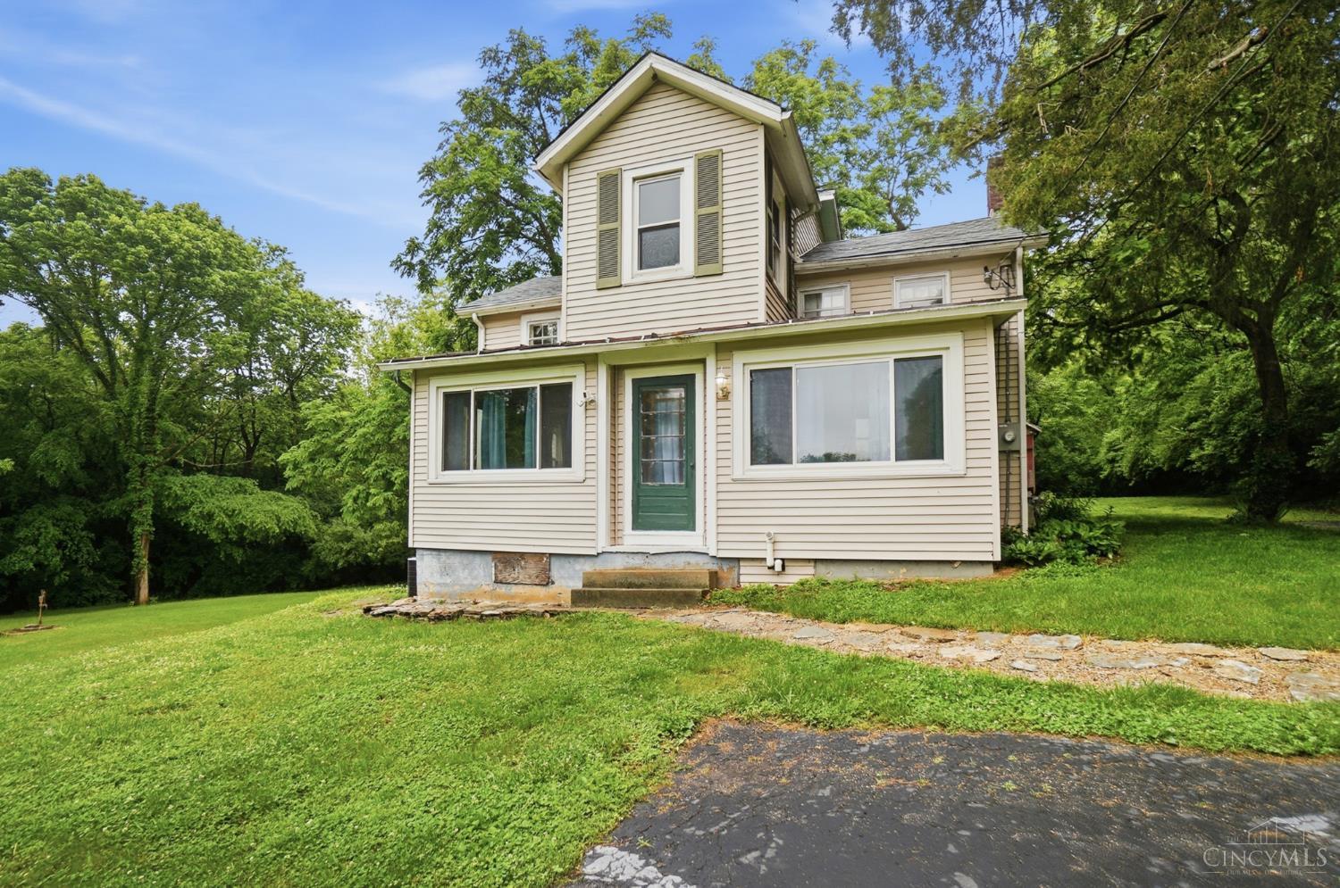 Photo 3 of Single family home for sale at 6951 Lesourdsville W Chester Rd, Liberty Twp, OH 45011 | MLS# 1894656 | Listing updated on 2026-09-22