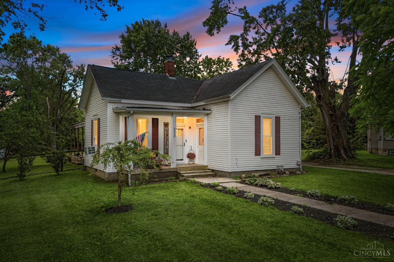 512 W Locust Street