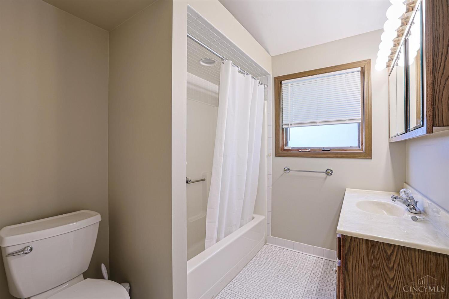 6051 Jerry Lee Drive, Miami Twp, OH, 45150 — photo 25