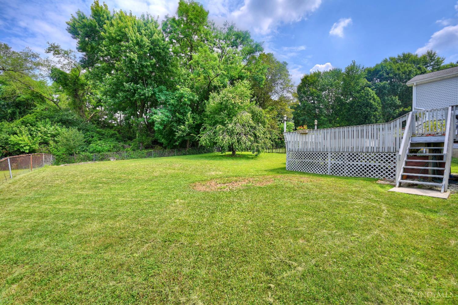 Photo 4 of Sale Pending at 960 Butterfly Ct, Springfield Twp., OH 45231 | MLS# 1894671 | Listing updated on 2026-09-25