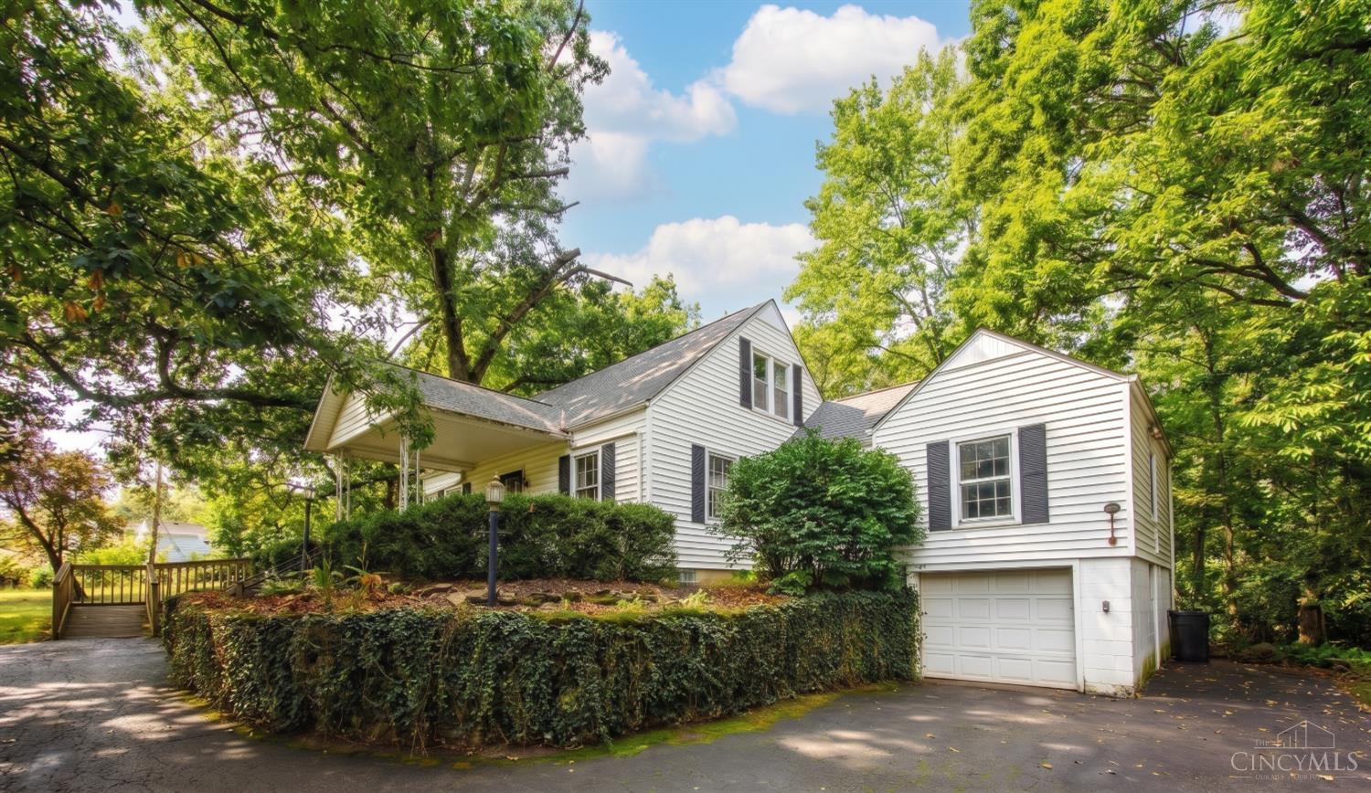Photo 4 of Single family home for sale at 5895 Greenlawn Rd, Fairfield Twp, OH 45011 | MLS# 1894650 | Listing updated on 2026-09-21