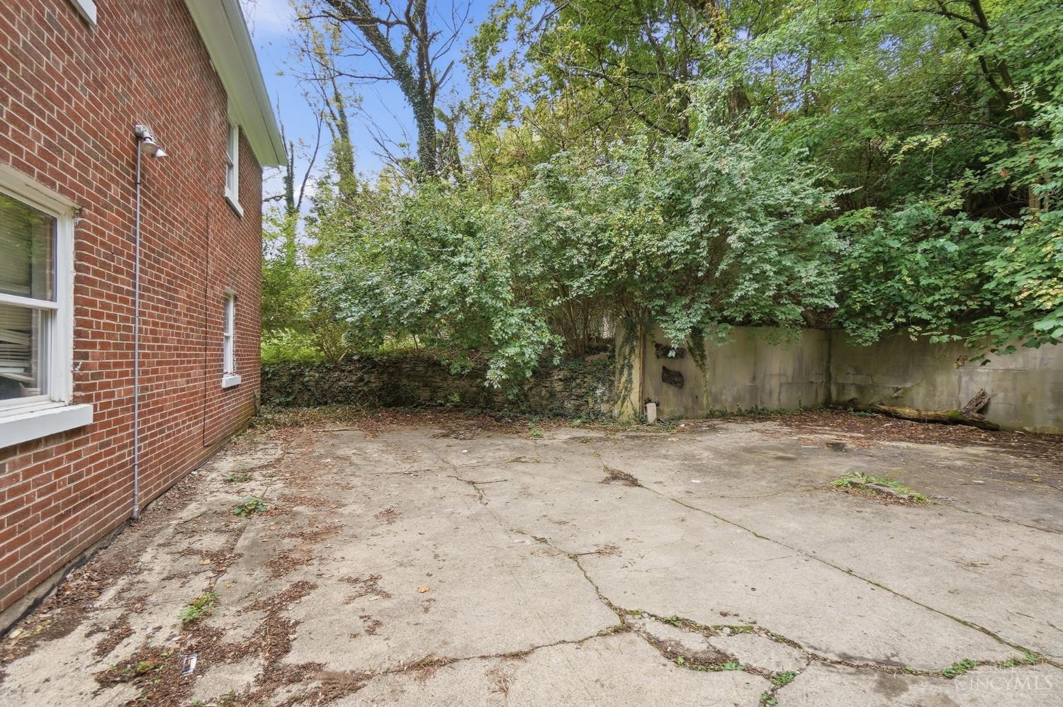 3065 Bracken Woods Lane, Cincinnati, OH, 45211 — photo 38