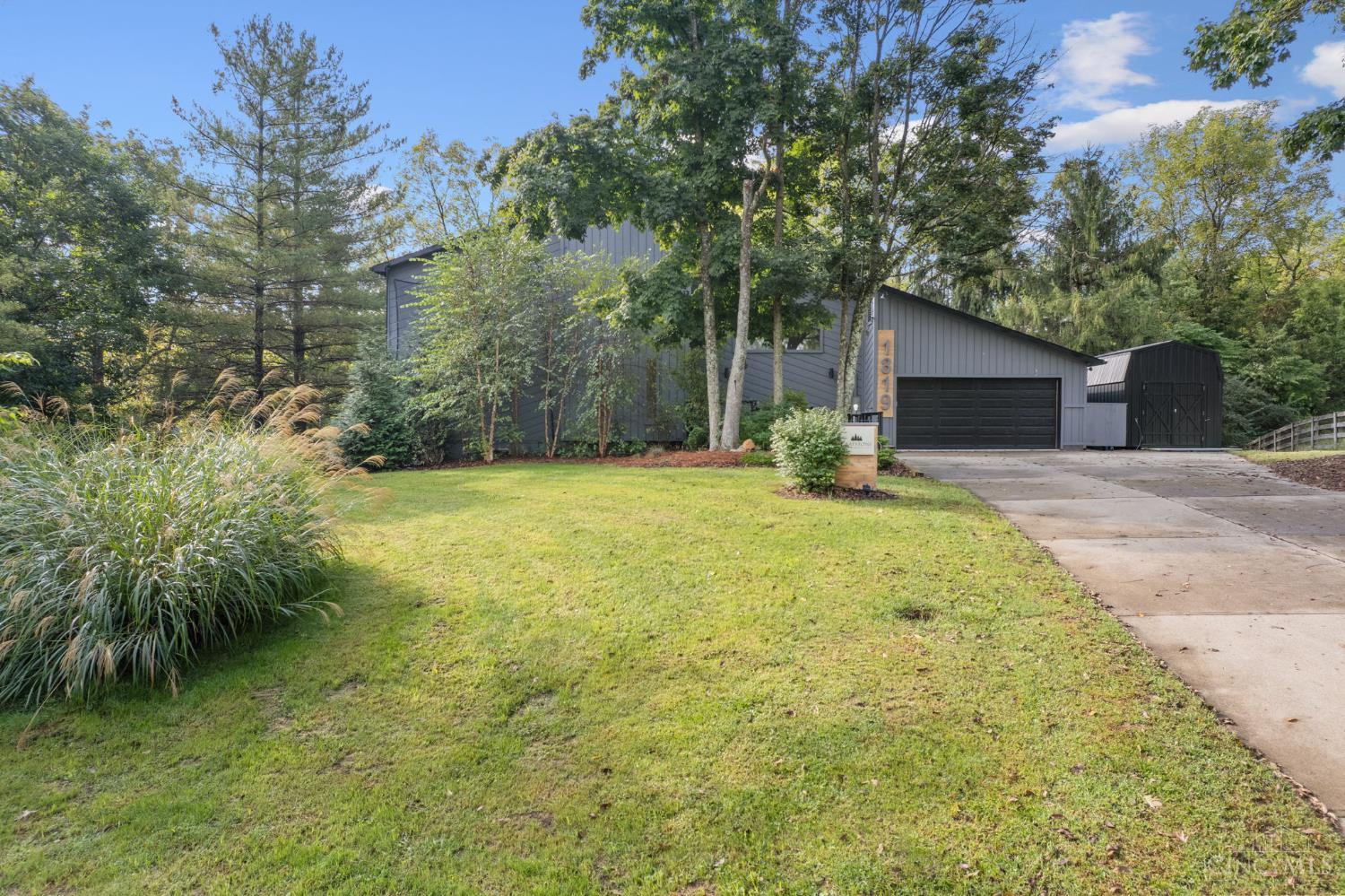 Photo 2 of Single family home for sale at 1819 Bell Tower Cir, Batavia, OH 45103 | MLS# 1894053 | Listing updated on 2026-09-25