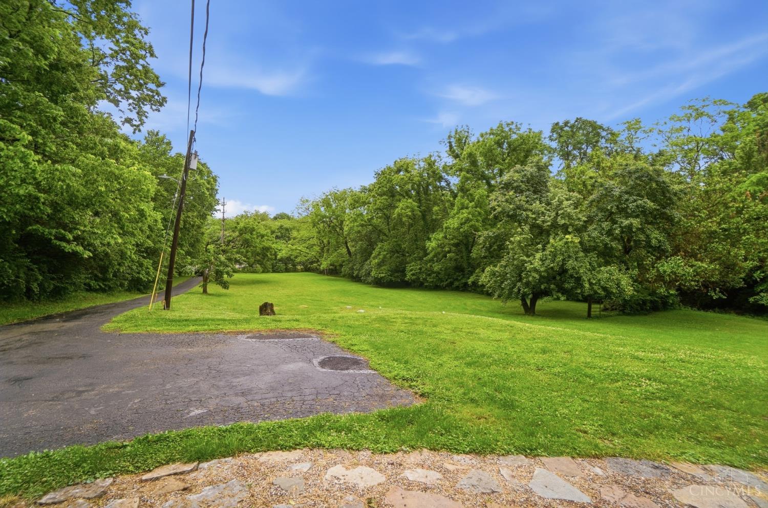 Photo 4 of Single family home for sale at 6951 Lesourdsville W Chester Rd, Liberty Twp, OH 45011 | MLS# 1894656 | Listing updated on 2026-09-22