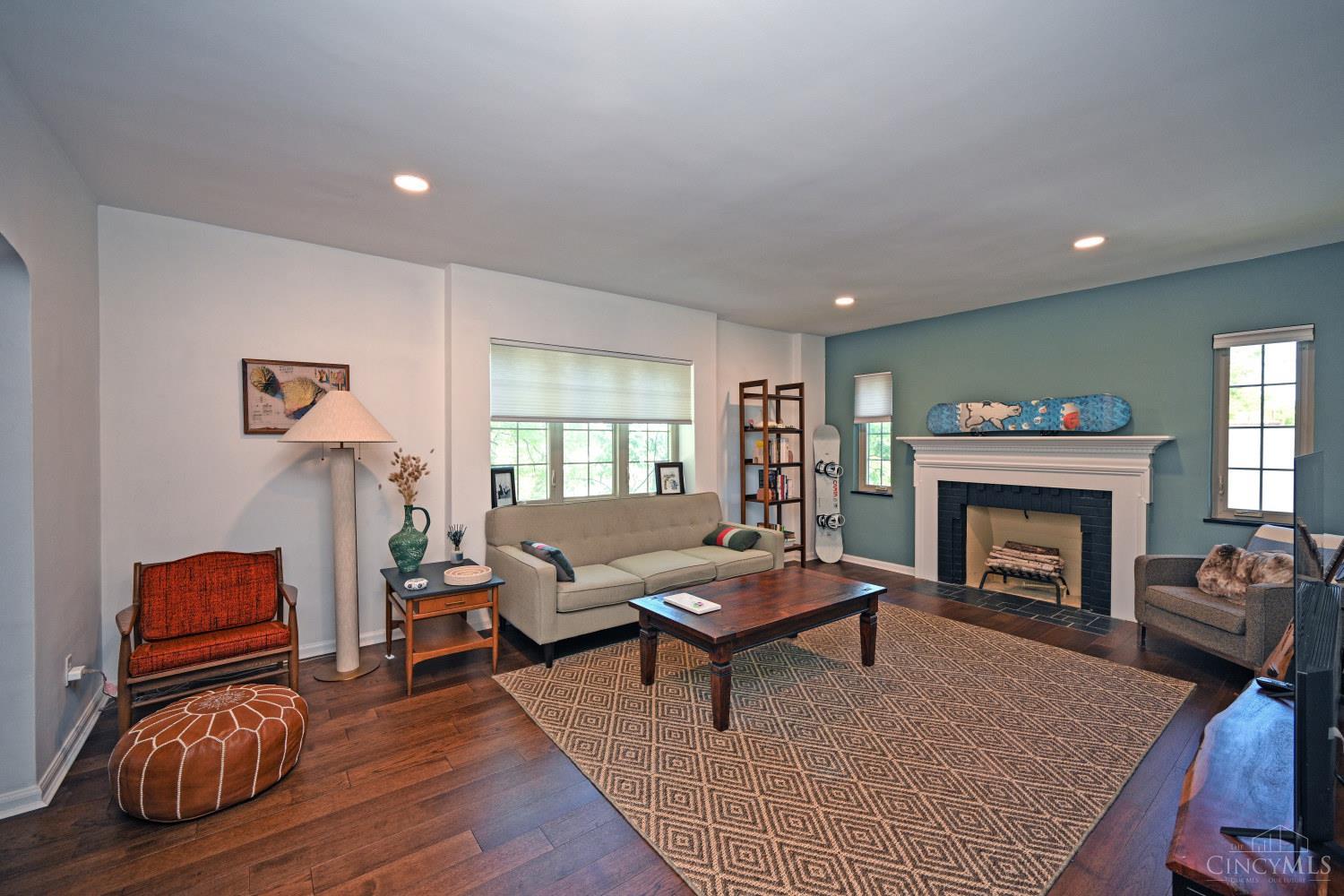 1338 Paxton Avenue #3